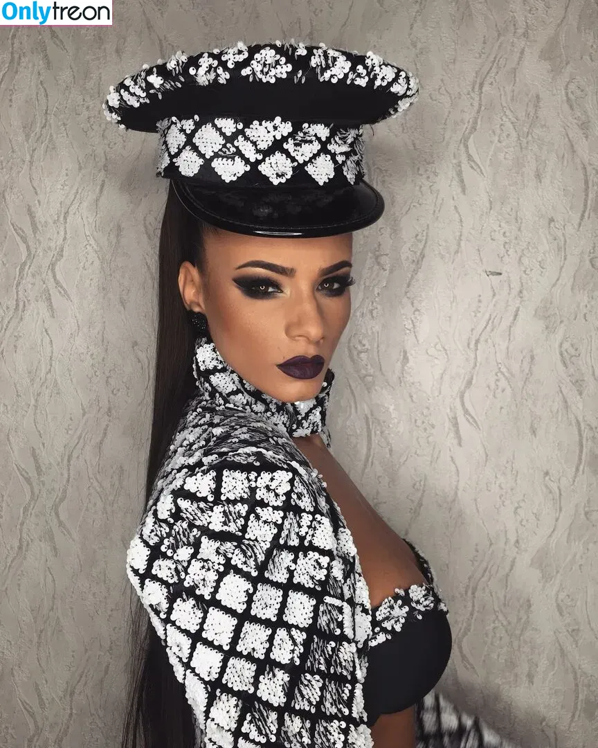 AndreeaNicoletaDinu голая photo #0012 (AndreeaNicoletaDinu)