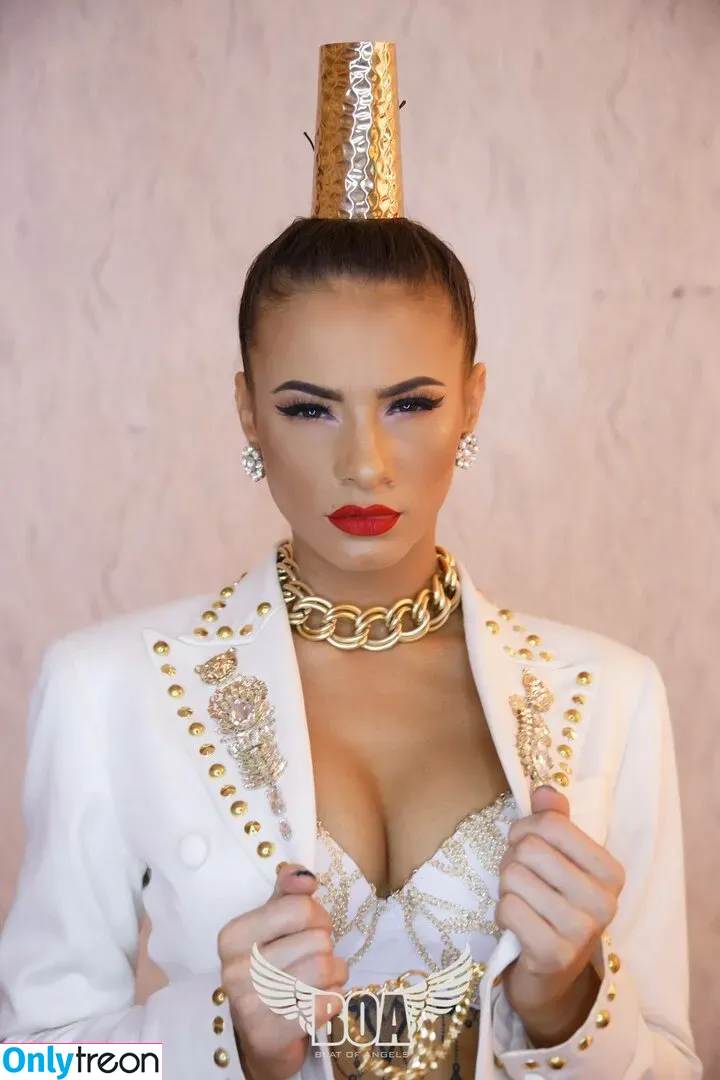 AndreeaNicoletaDinu голая photo #0021 (AndreeaNicoletaDinu)