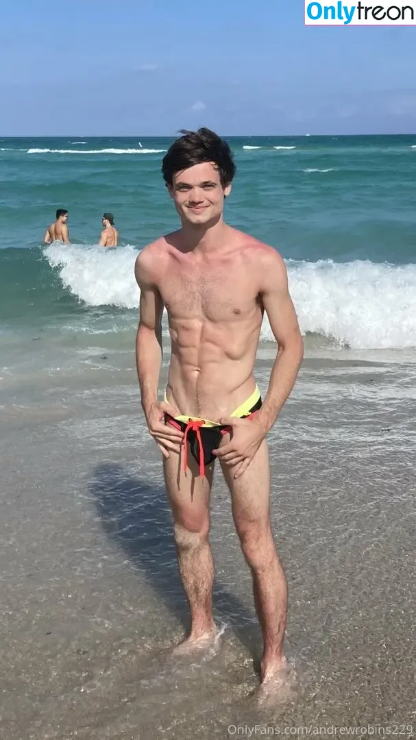 andrewrobins229 nude photo #0010 (andrewrobins229)