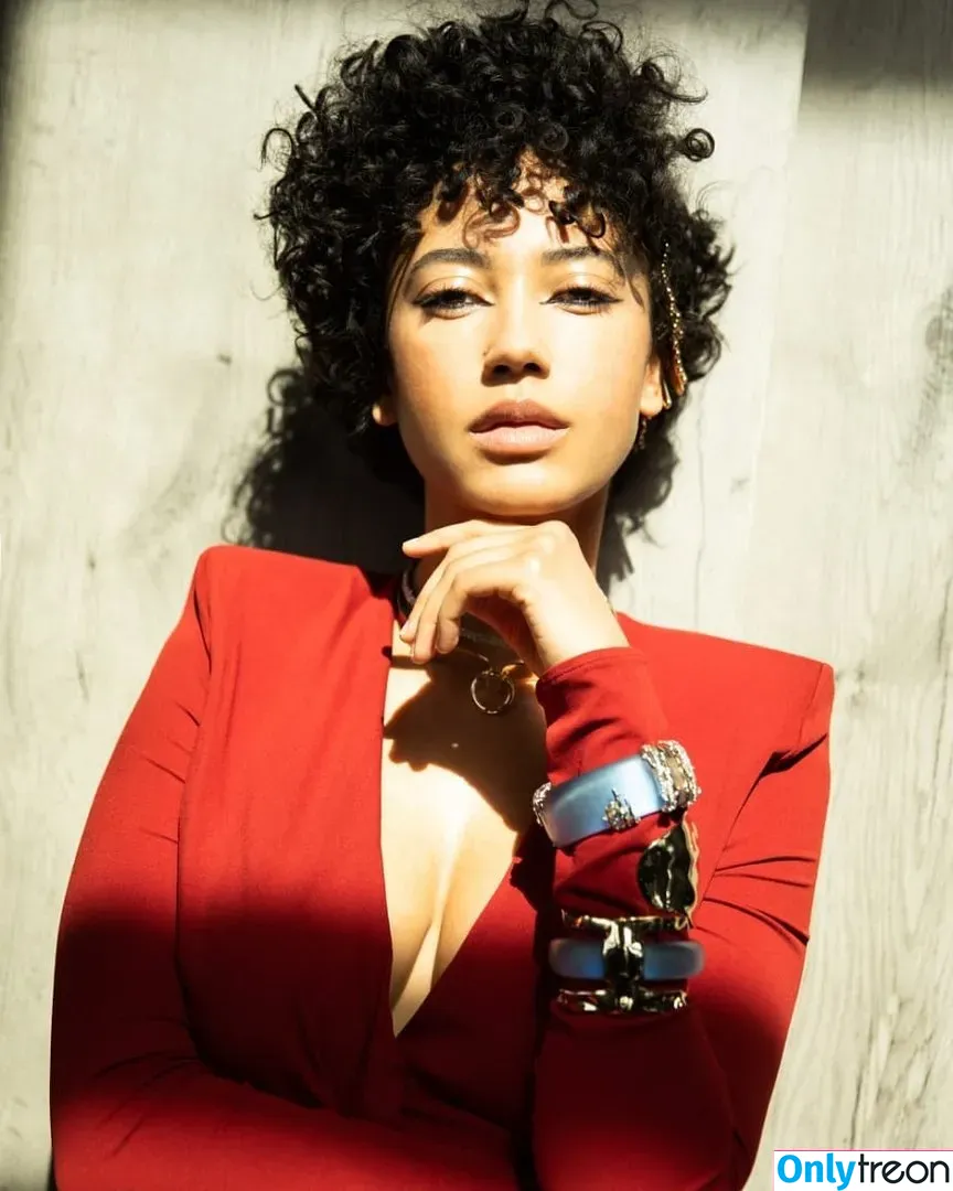 Andy Allo голая photo #0001 (andyallo)