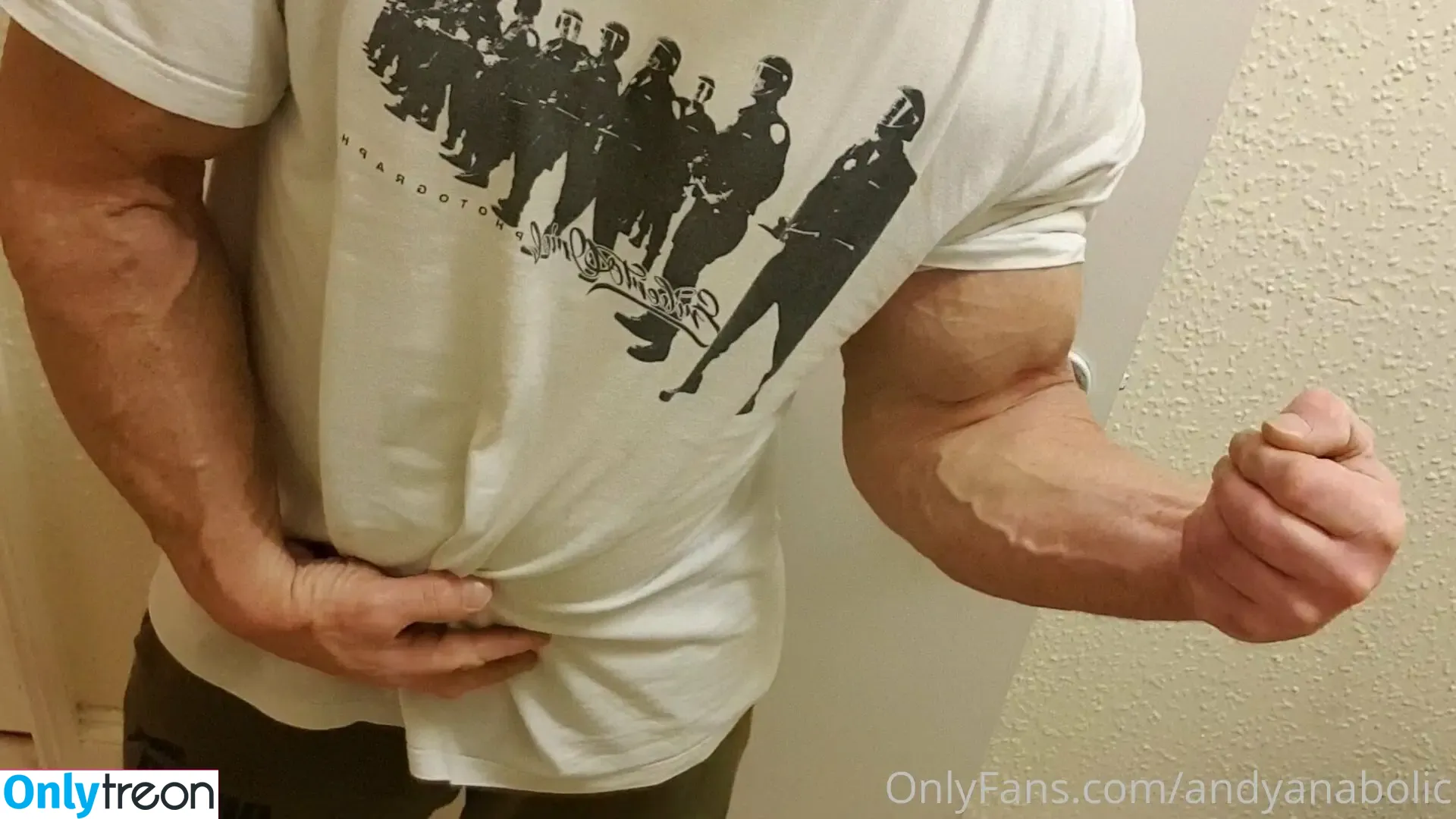 andyanabolic голая photo #0002 (andyanabolic)