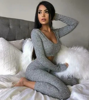 Aneeqa Farid / aneeqafarid фото голая #0008