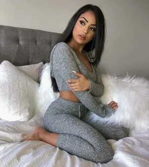 Aneeqa Farid / aneeqafarid фото голая #0009