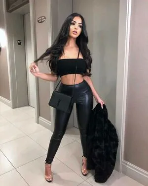 Aneeqa Farid / aneeqafarid фото голая #0018