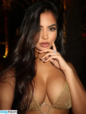 Aneeqa Farid / aneeqafarid фото голая #0443