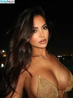 Aneeqa Farid / aneeqafarid фото голая #0444