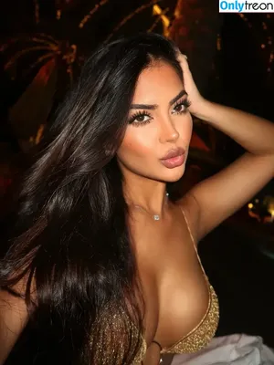 Aneeqa Farid / aneeqafarid фото голая #0445