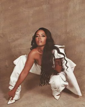 Angela Simmons / angelasimmons фото голая #0253