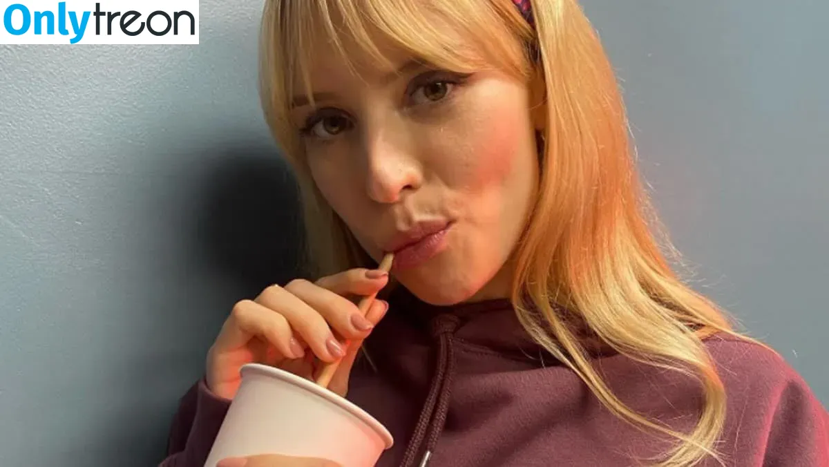 Angèle Van Laeken nude photo #0005 (angele_vl / u147788082)