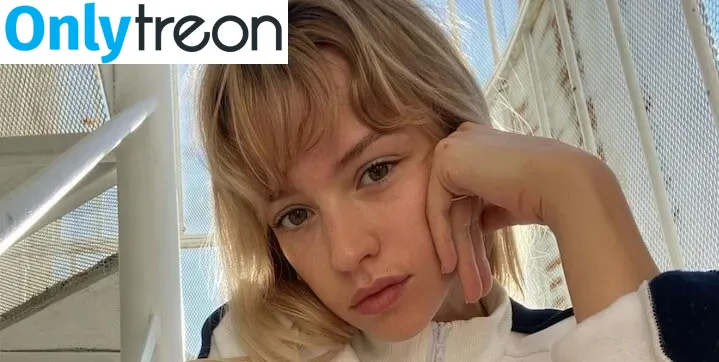 Angèle Van Laeken nude photo #0006 (angele_vl / u147788082)
