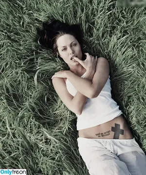 Angelina Jolie / angelinajolie nude photo #0356