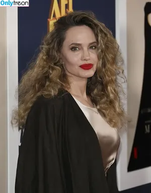 Angelina Jolie / angelinajolie фото голая #0577