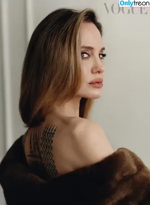 Angelina Jolie / angelinajolie фото голая #0597