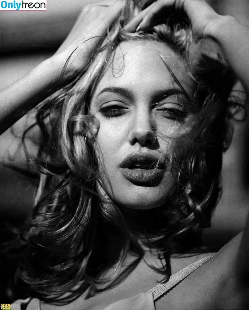 Angelina Jolie голая photo #0232 (angelinajolie)