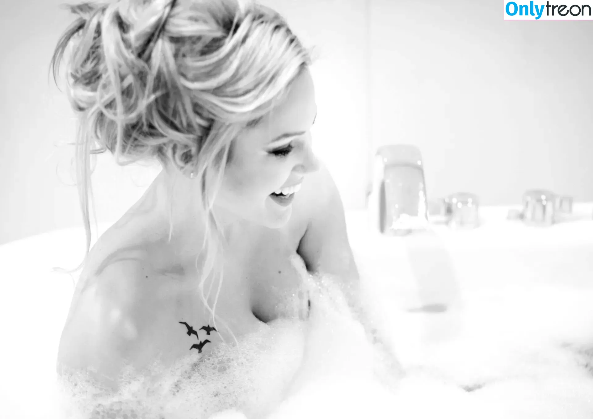 Angelina Pannek nude photo #0048 (angelinahegerofficialfanpage / hegerangelina)