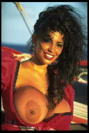 Angelique Dos Santos / Busty Angelique / karolhann nude photo #0047