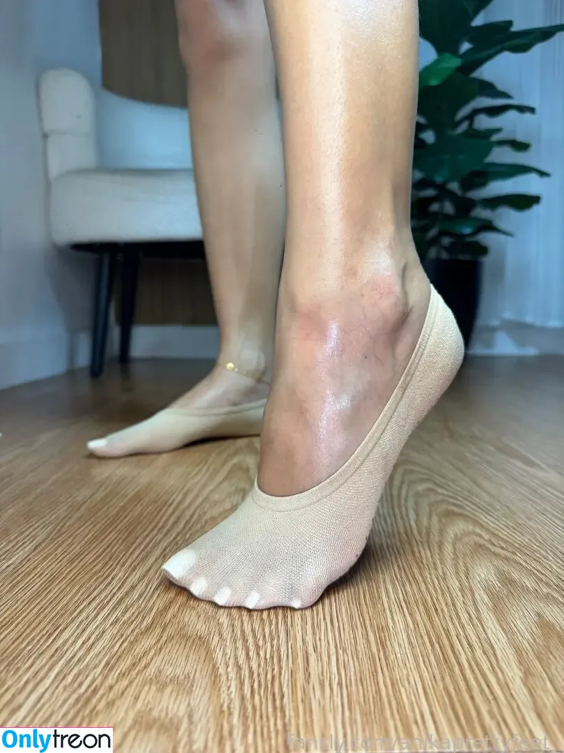 anikaprettyfeet_ nude photo #0585 (anikaprettyfeets)