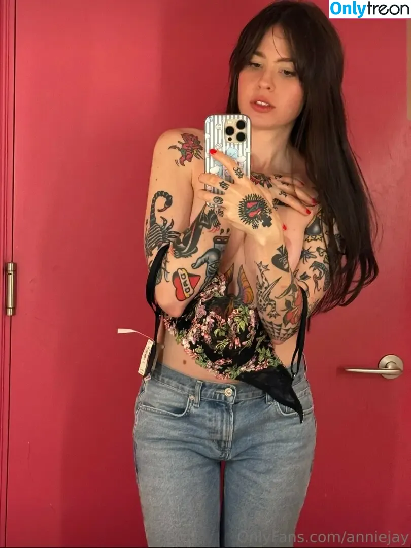 Anisa Jomha nude photo #0720 (AnisaJomha / AnisaTheGreasy / Annie Jay / anniejay)