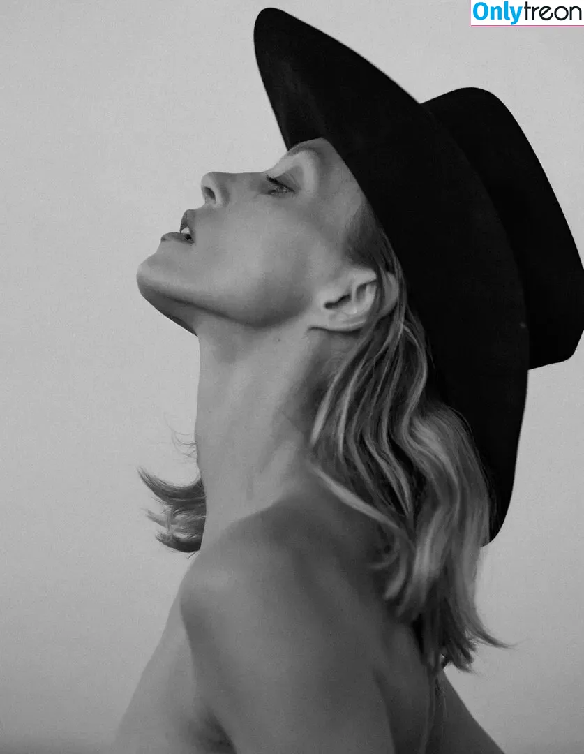 Anja Rubik nude photo #0428 (anja_rubik)