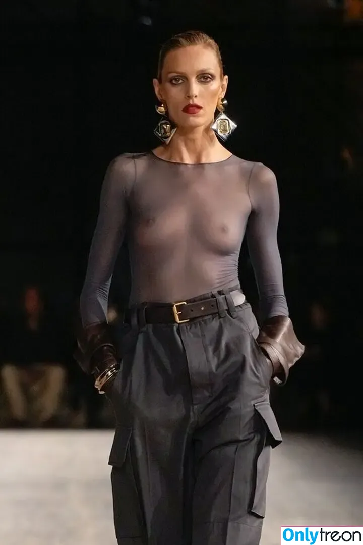Anja Rubik nude photo #0468 (anja_rubik)