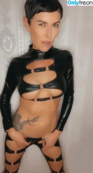 nude photo #0002