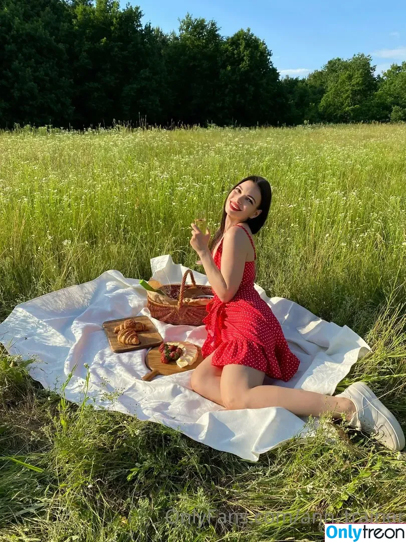 ann_trainer голая photo #0039 (ann_moves)