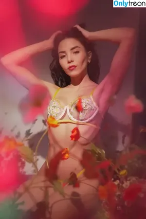 Anna Akana / AnnaAkana / wonderlandstudios фото голая #0776
