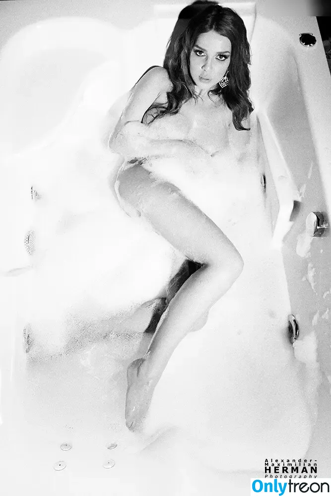 Anna Chiara Scheyer nude photo #0046 (mischiidc)
