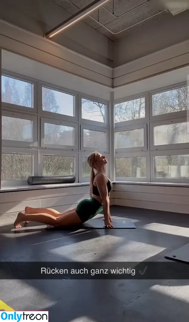 Anna Hafner голая photo #0036 (Anna Hafner)