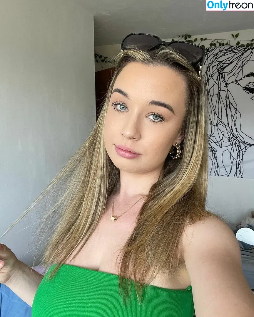 Anna Langley nude photo #0004 (Annastrashtiktok / annalangley_ / fawnlangley / x.anna.langley.x)