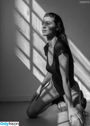  nude photo #0002
