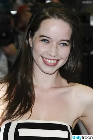 Anna Popplewell / _annapopplewell_ фото голая #0011