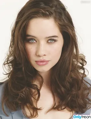 Anna Popplewell / _annapopplewell_ фото голая #0014