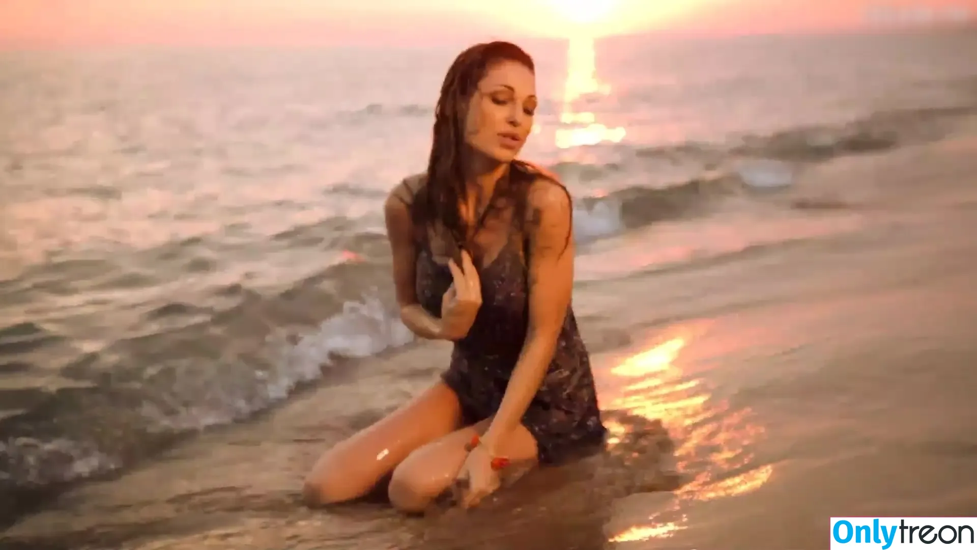 Anna Tatangelo голая photo #0010 (annatatangeloofficial)