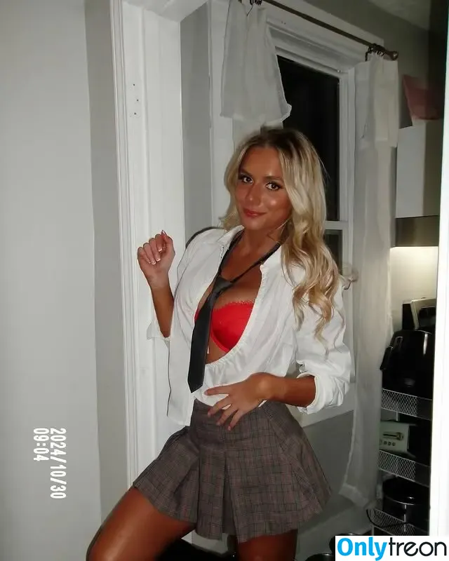 Anna Wright nude photo #0008 (annababy3 / annawright.03 / annawright2)