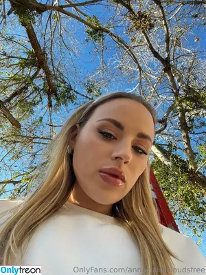 annaclairecloudsfree / annaclairecloudstv__ nude photo #0050