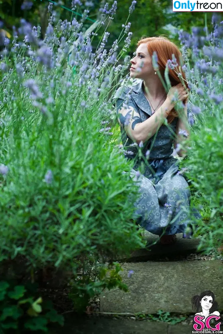 Annalee nude photo #0006 (annaleebelle / fakeannalee)
