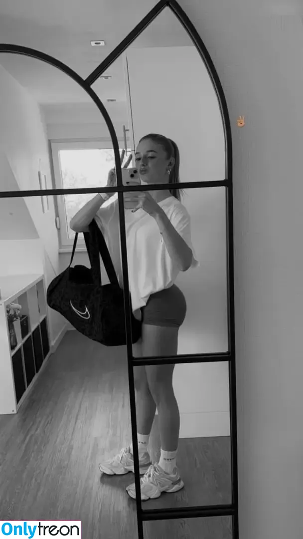 AnnaLena.km nude photo #0023 (AnnaLena.km)