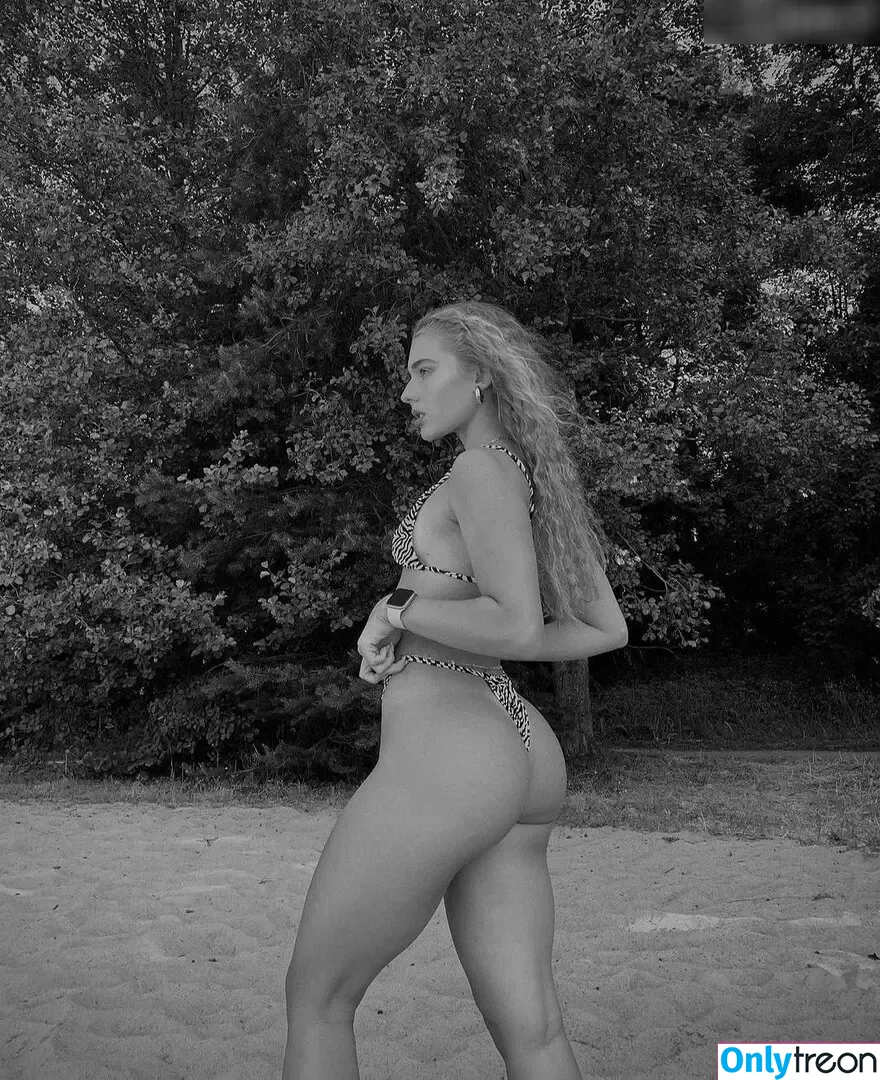 Annaliisahakala nude photo #0001 (Annaliisahakala)