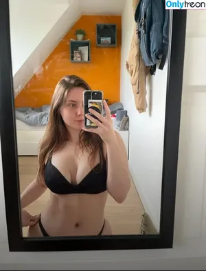 Annamey nude photo #0001