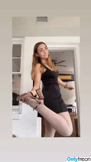 annaoswald / annaoswaldsk8qn nude photo #0001
