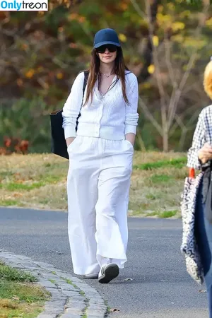 Anne Hathaway / ahathawaynews / annehathaway / heatherannie фото голая #2249