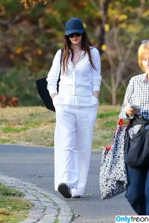 Anne Hathaway / ahathawaynews / annehathaway / heatherannie фото голая #2252