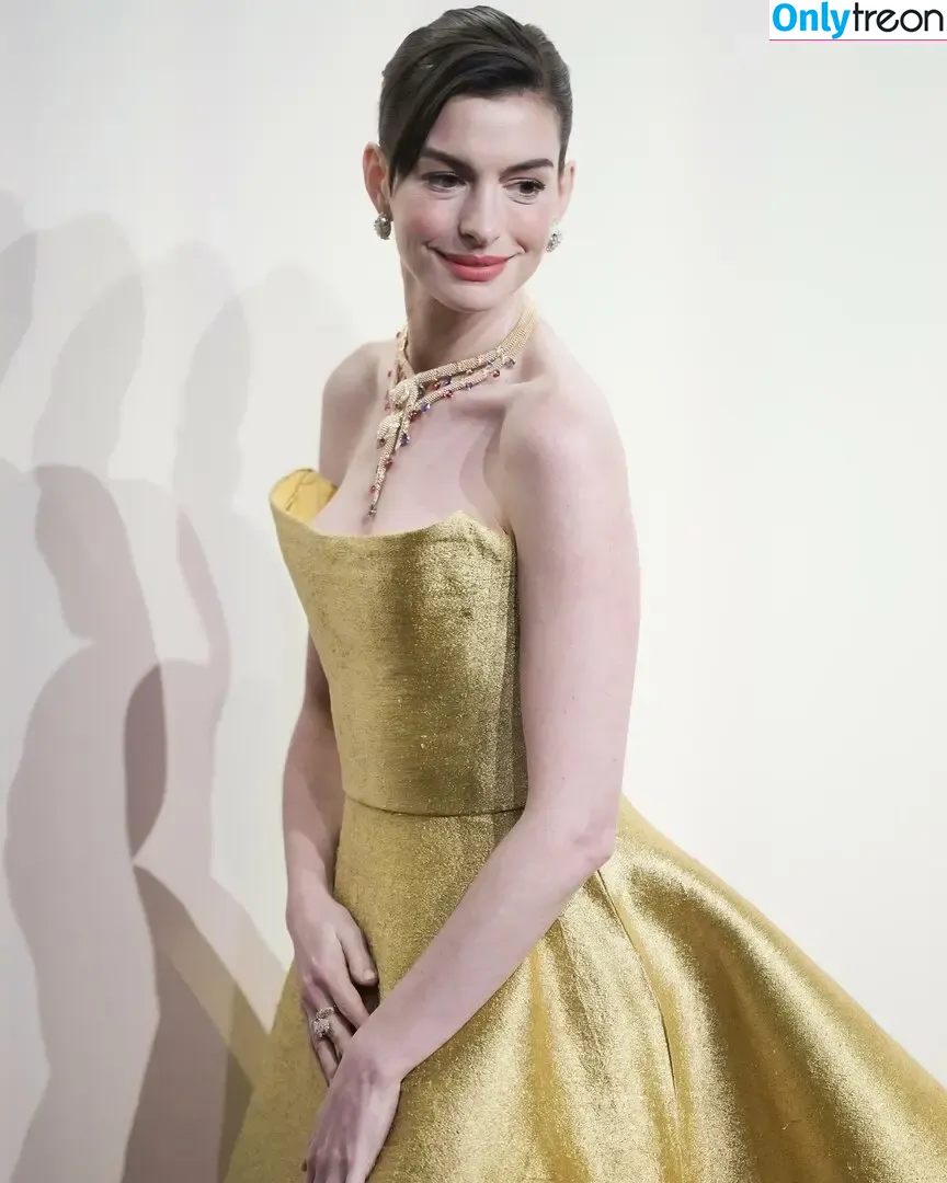 Anne Hathaway голая photo #2306 (ahathawaynews / annehathaway / heatherannie)