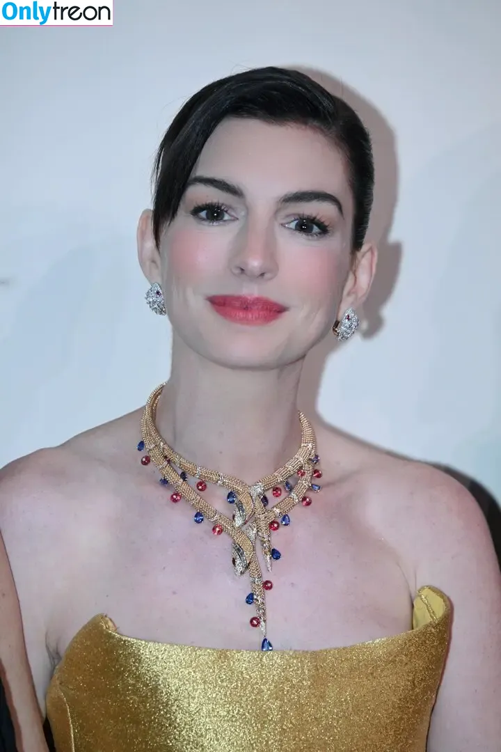 Anne Hathaway голая photo #2317 (ahathawaynews / annehathaway / heatherannie)