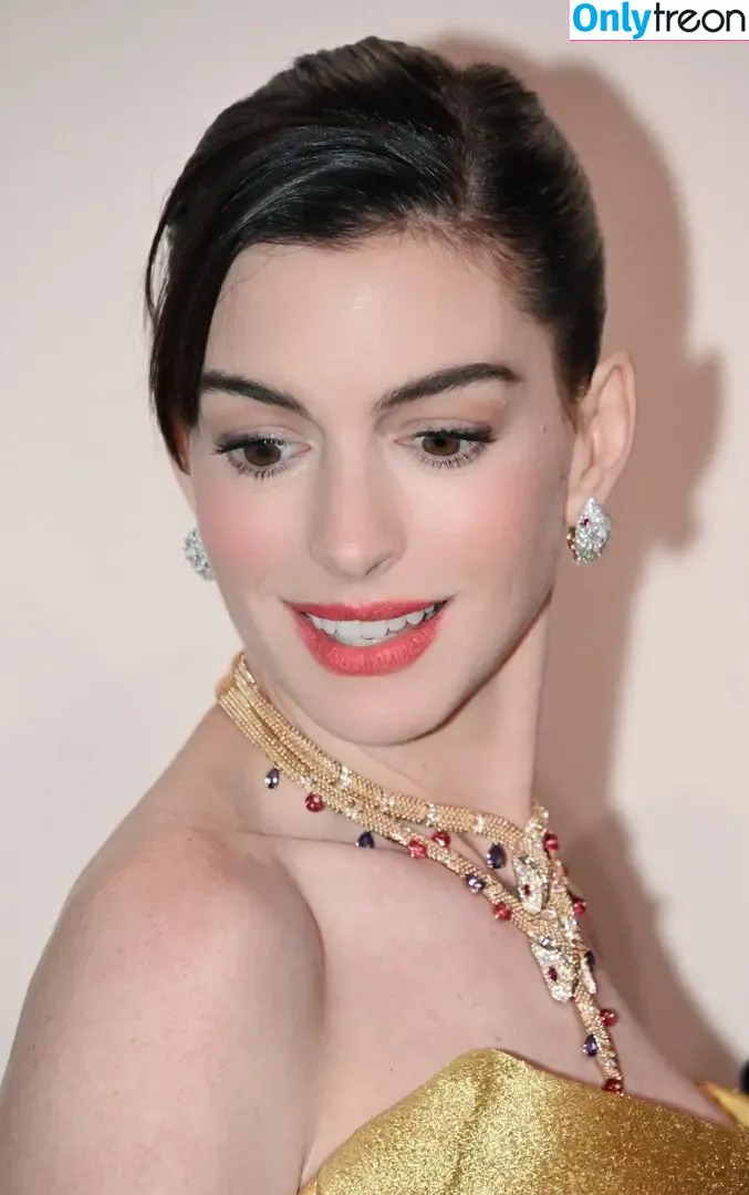 Anne Hathaway голая photo #2319 (ahathawaynews / annehathaway / heatherannie)