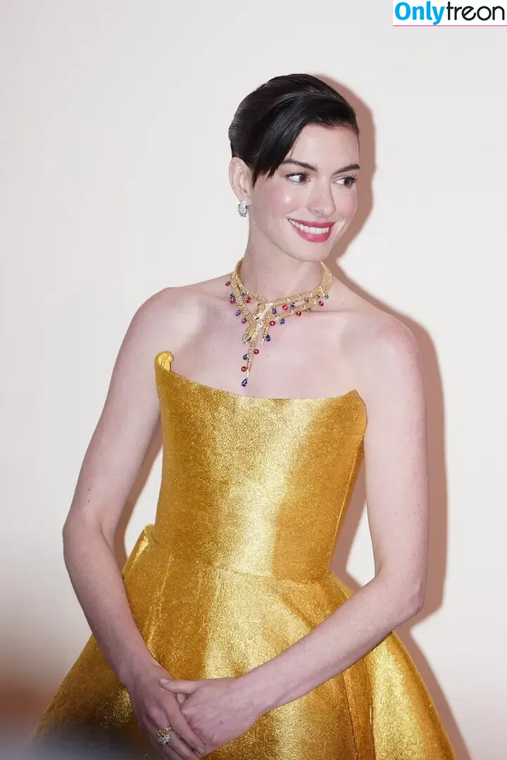 Anne Hathaway голая photo #2323 (ahathawaynews / annehathaway / heatherannie)