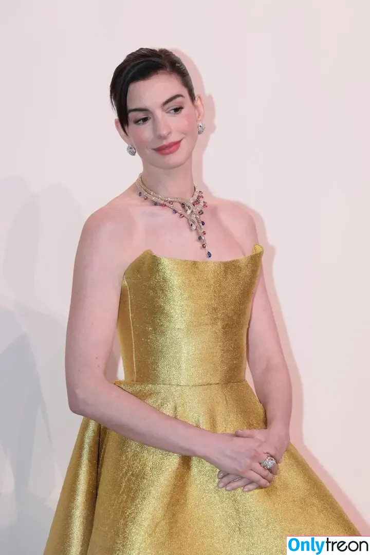 Anne Hathaway голая photo #2324 (ahathawaynews / annehathaway / heatherannie)