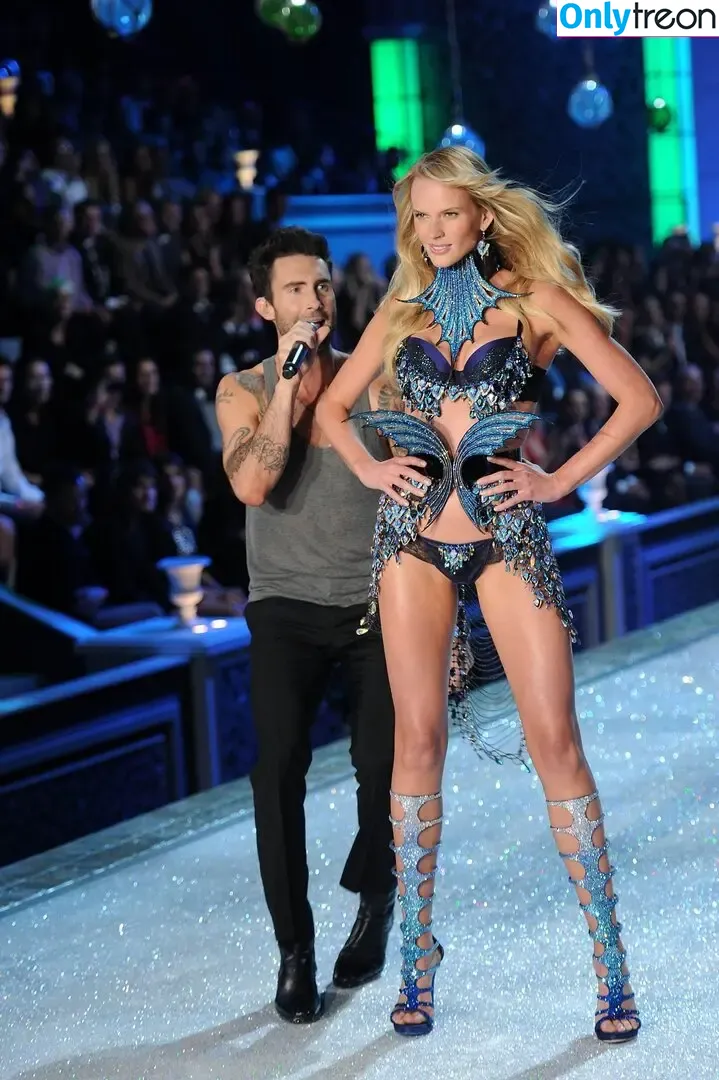 Anne V голая photo #0062 (annev)