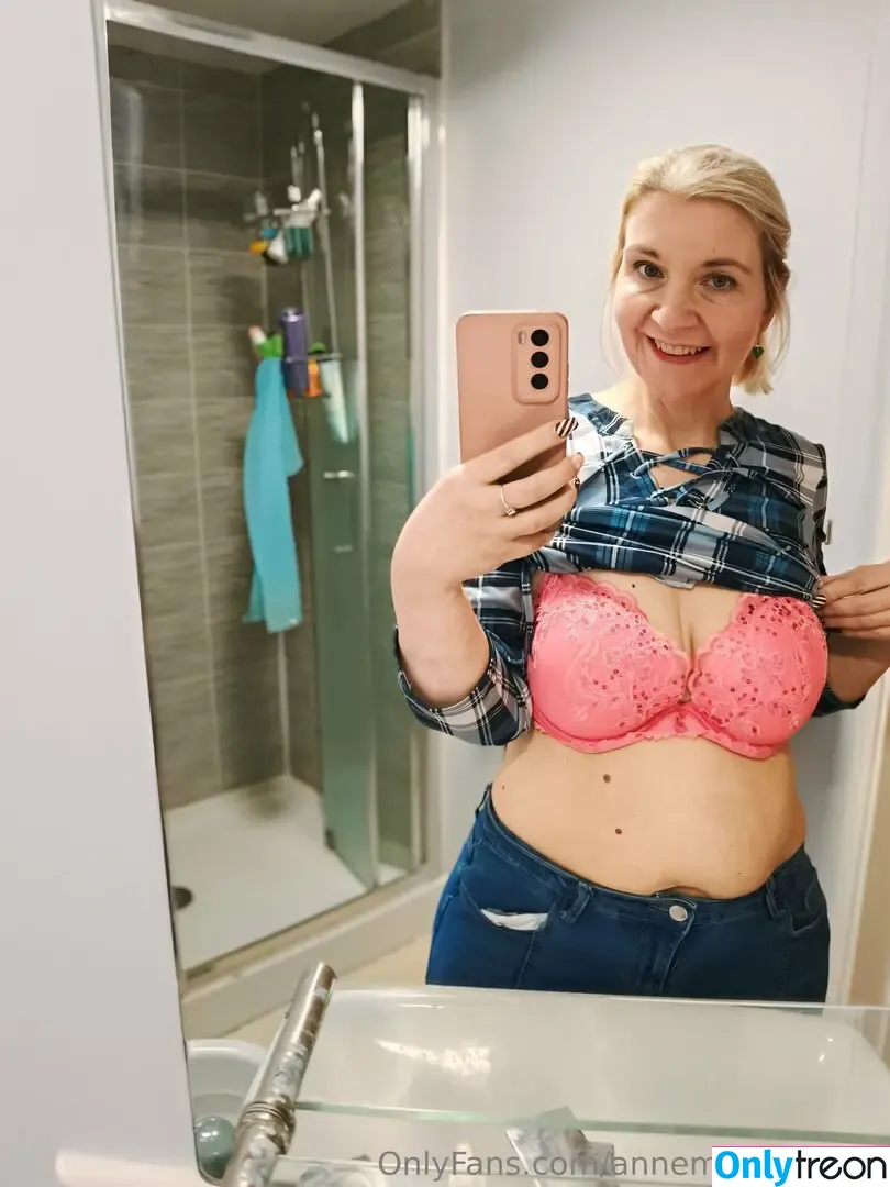 annemarieontour nude photo #0079 (annemarie)
